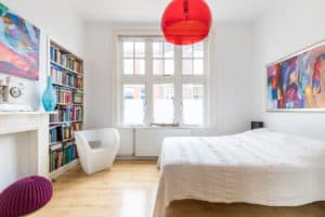 slaapkamer, rood, wit, licht, kunst, boekenkast